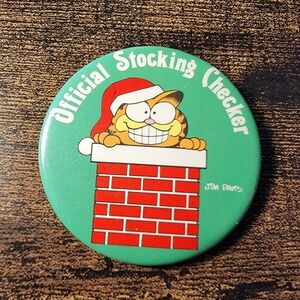 1978 Garfield Christmas "Official Stocking Checker" Jim Davis Button Pin Pinback